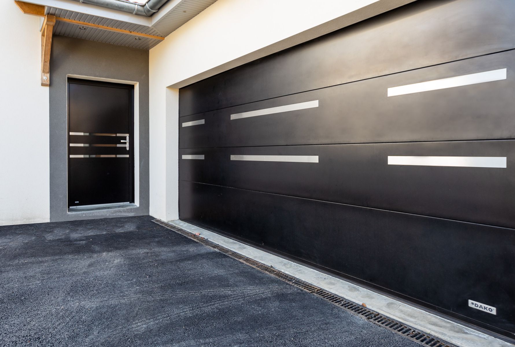 Porte entrée garage anthracite design vitrages horizontaux sécurité RC3 Belgique